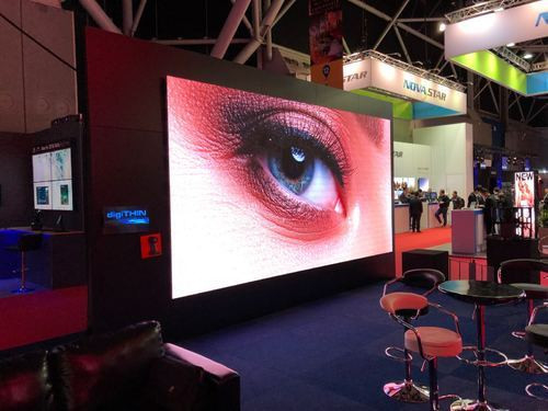O passo fino de P1.875 P2.5 conduziu a exposição 8k conduziu o retalho video da parede